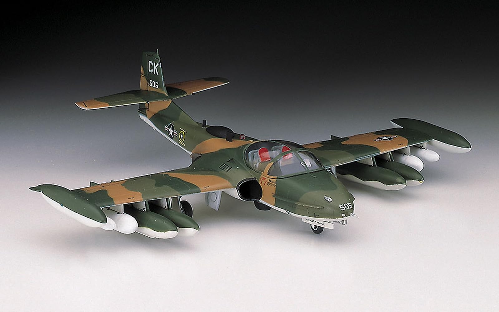 Amazon | ハセガワ 1/72 アメリカ空軍 A-37A/B ドラゴンフライ