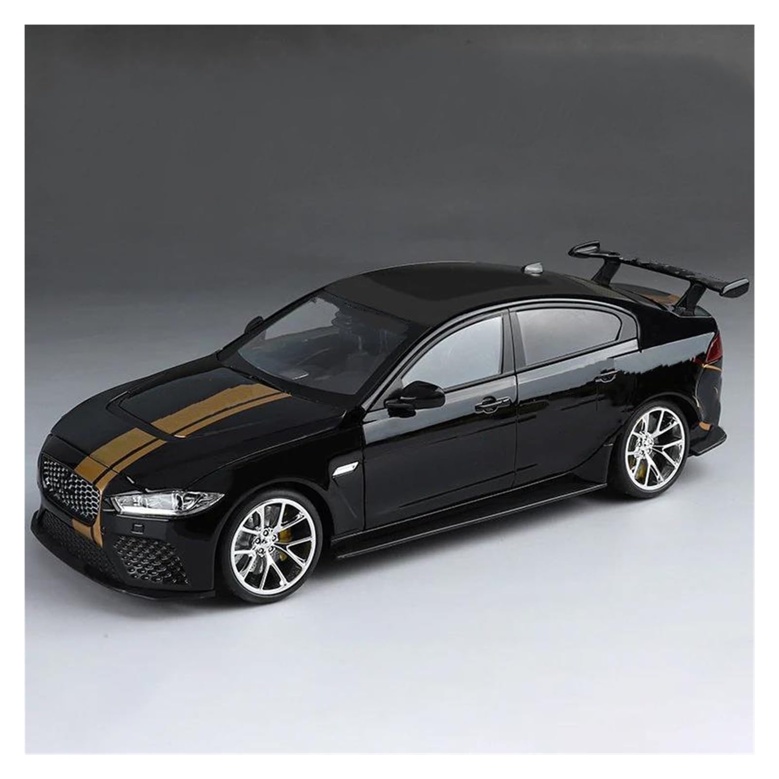 BANKOTO Diecast Car 1:18 For Jaguar XE SV For Project 8 Alloy Diecasts Car Model Hobby Collectible