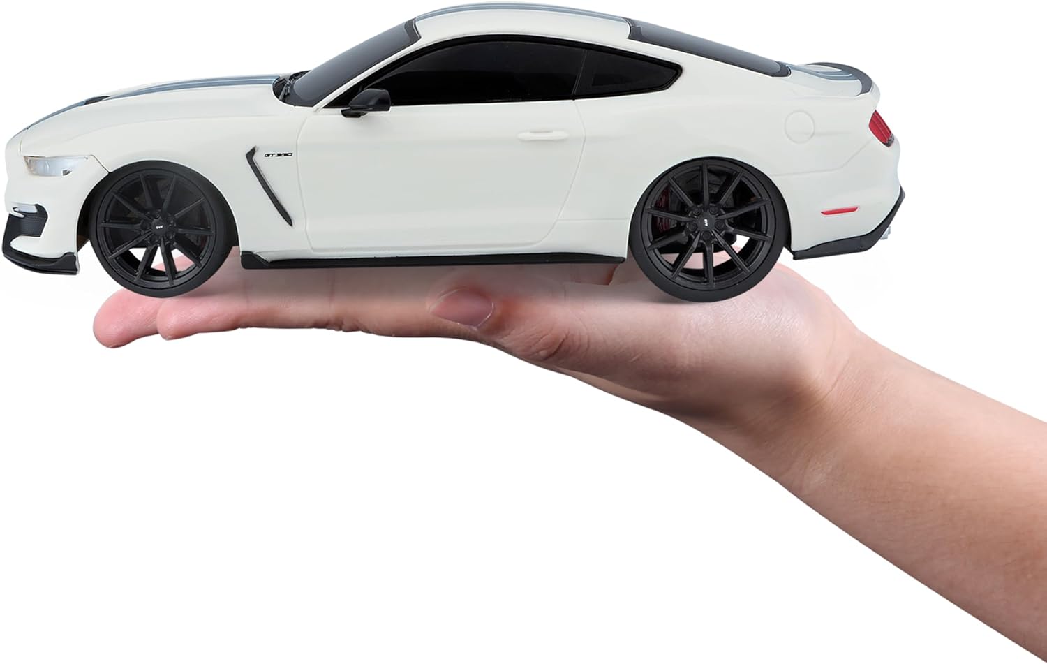 Maisto Tech R/C 1:24 Scale 2.4 GHz 2016 Ford Shelby GT350, White