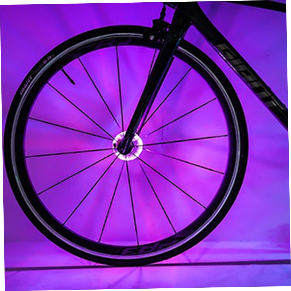 ibasenice Lumière de Roue de Vélo Décorative USB Rechargeable de Moyeu LED Étanche pour Cyclisme Installation Facile pour Amateurs de Vélo