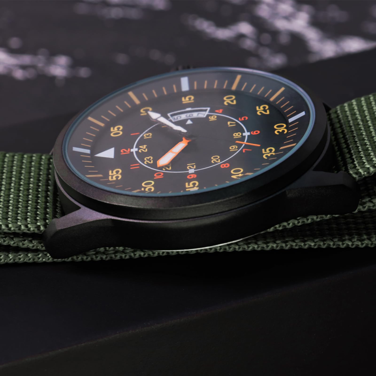 addies Montre militaire pour homme 44 mm Affichage 3 dates Étanche 50 m Bracelet en nylon à séchage rapide
