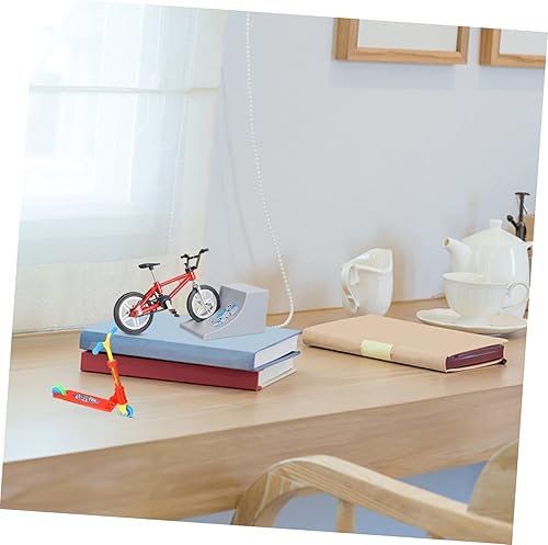 Miniatura 4 de Unomor 1 Set Finger Bike Kid Scooter Exercie Bikes Kids Bike Fingerboards Toy Mini Skateboards for Kids Finger Mini Bike Toy Finger Foldable Scooter