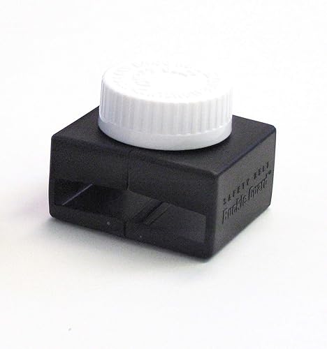 Seat Belt Button Cover Deters Children and Disabled Adults from Opening Their Seat Belt While Riding in a Motorized Vehicle, No "Key" Needed to Open disponible en Yaxa Venezuela