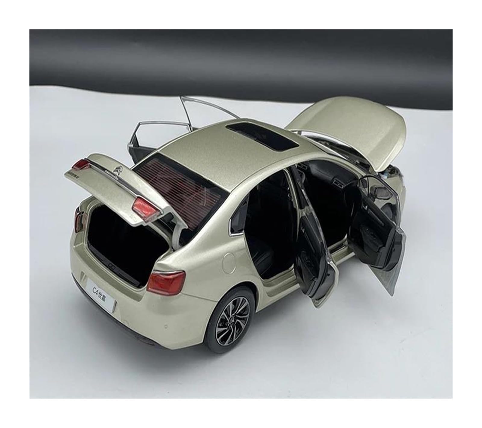 Metallo Scala Replica 1 18 per Dongfeng Citroen Sega C4 modello auto lega pressofusa collezione decorazioni per la casa Hobby Veicoli Giochi Set