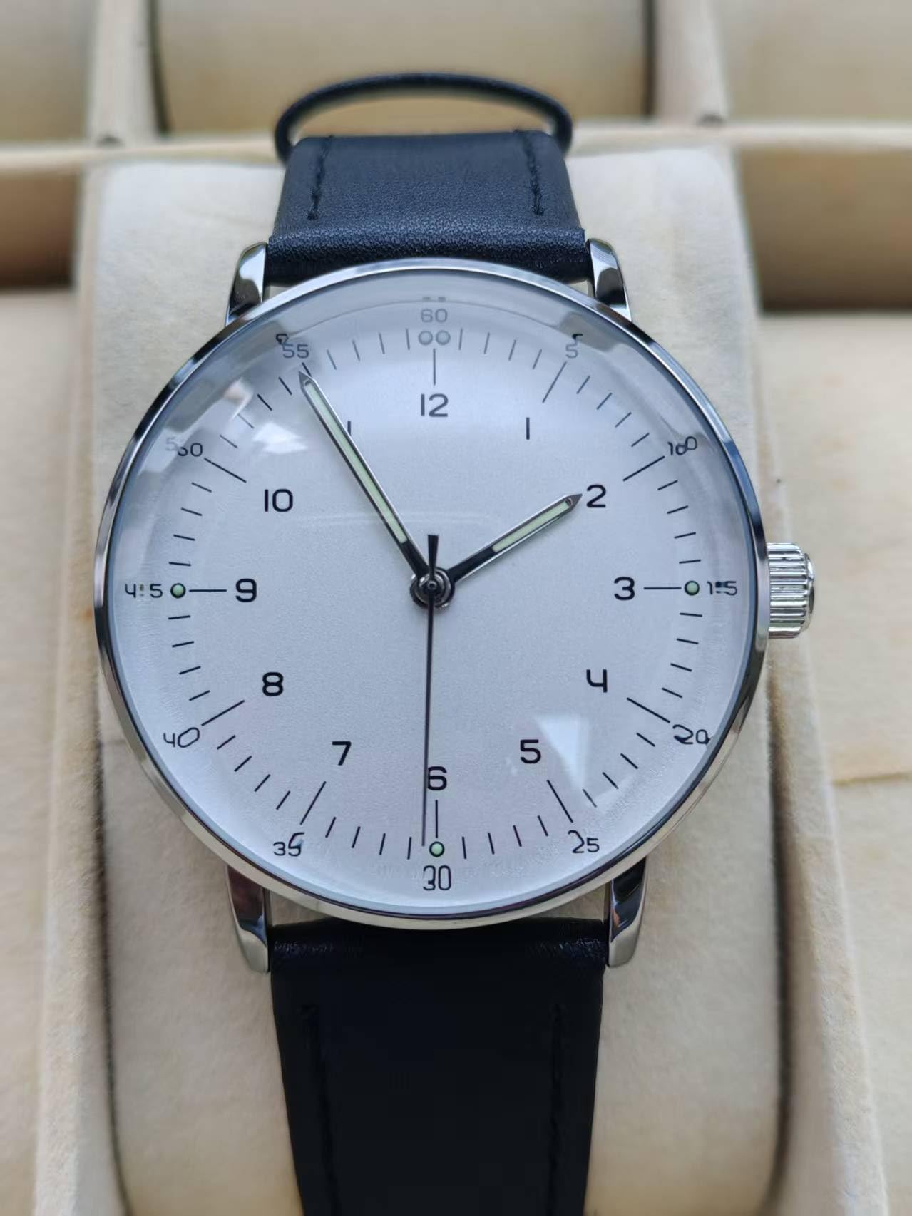 Boyarca Mechanische Vintage-Uhr mit gewölbtem Glasspiegel 40-mm-Gehäuse Handaufzug Armbanduhr
