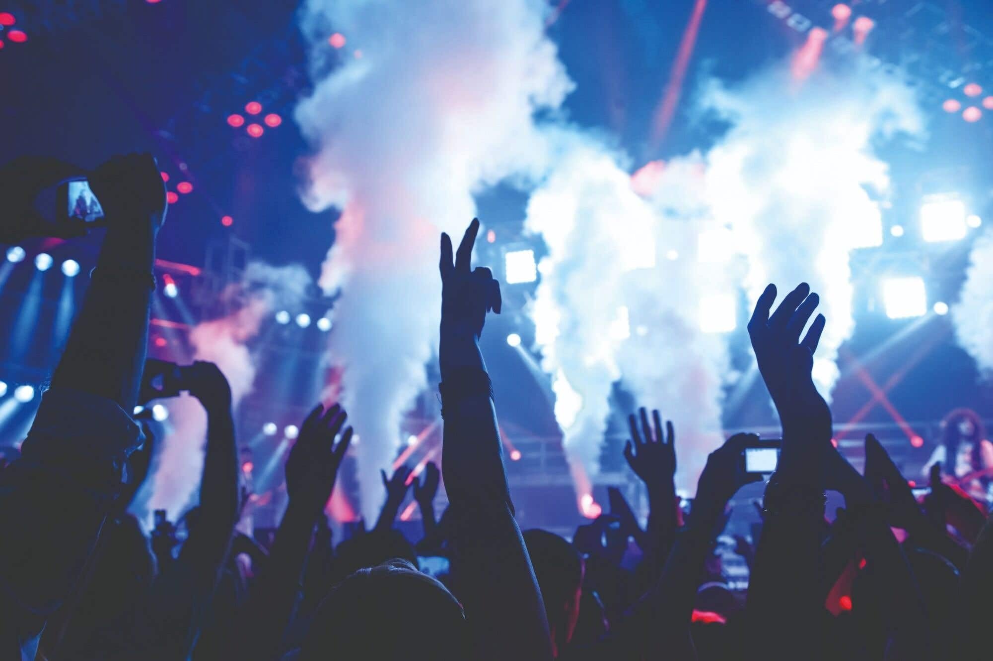 BeamZ S1800 DMX Nebelmaschine 2in1 - Vertikal & Horizontal mit 5 Liter Nebelfluid, 1800 Watt Rauchmaschine, Party Nebel für professionelle Shows, Smoke Machine für Hochzeiten, DJs, und Partys