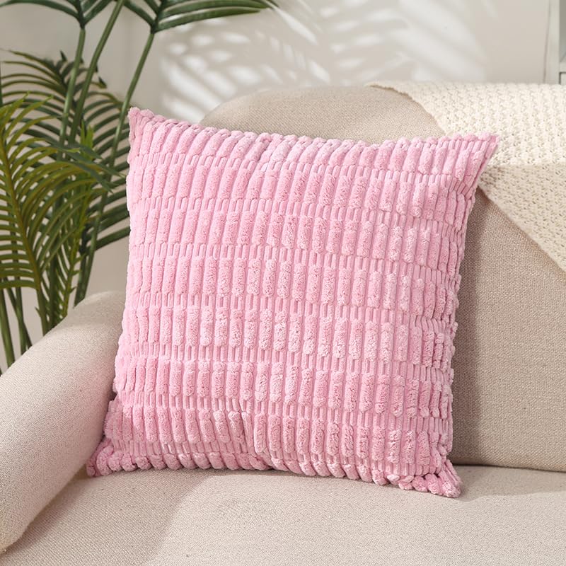 Coussin décoratif 24 Generico aux finitions haut de gamme pour lit