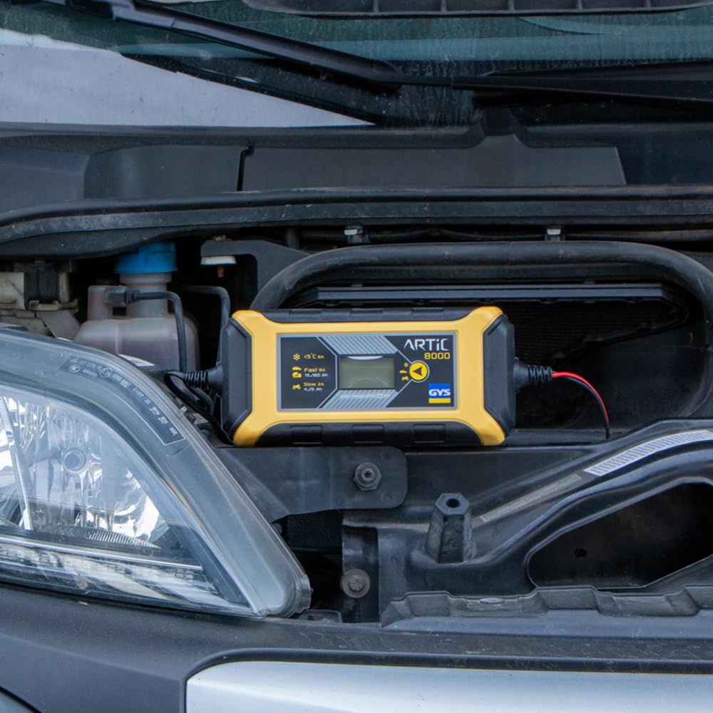 GYS - Artic 8000 – Chargeur de Batterie Inverter – (12V) 2/8 A – Idéal Voitures Citadines, Motos, Jet-Skis et Véhicules de Collection – Livré avec Pinces et Cosses de Connexion