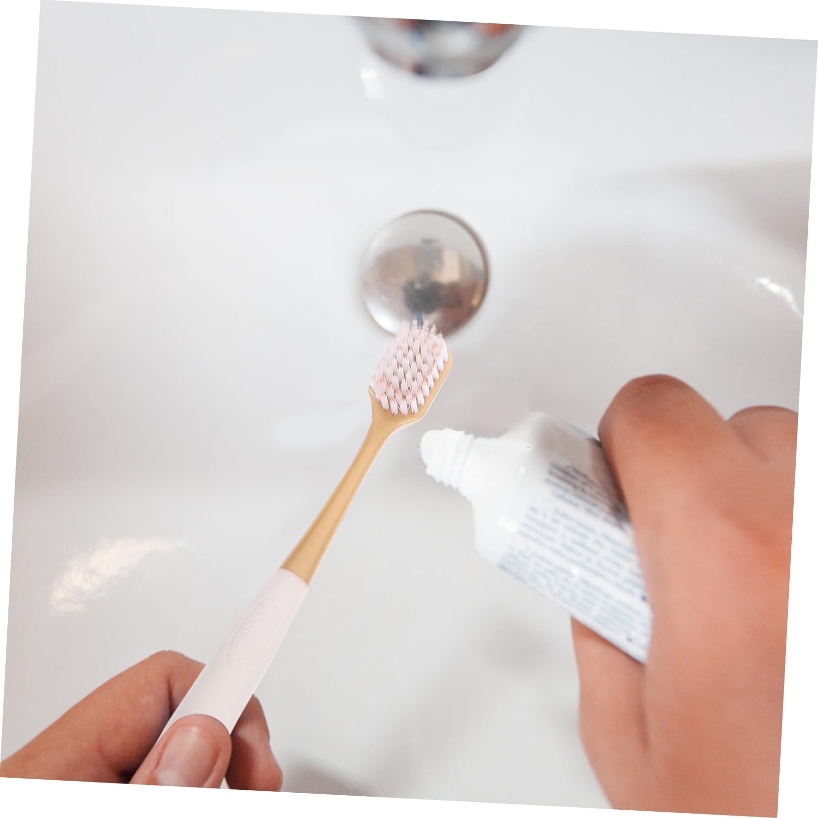 Spazzolino Manuale Testina Larga 36 Pezzi in Pp Tpr Pbt | Impugnatura Ferma e Confortevole, Formato Tascabile, Adatto a Denti Fragili