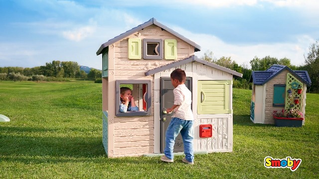 Smoby Life Friends House EVO – Casa De Juegos 1,72 M, 2 Puertas, 6 Ventanas, Mesa De Picnic Extraíble, 61% Reciclado, Protección UV, Desde 3 Años