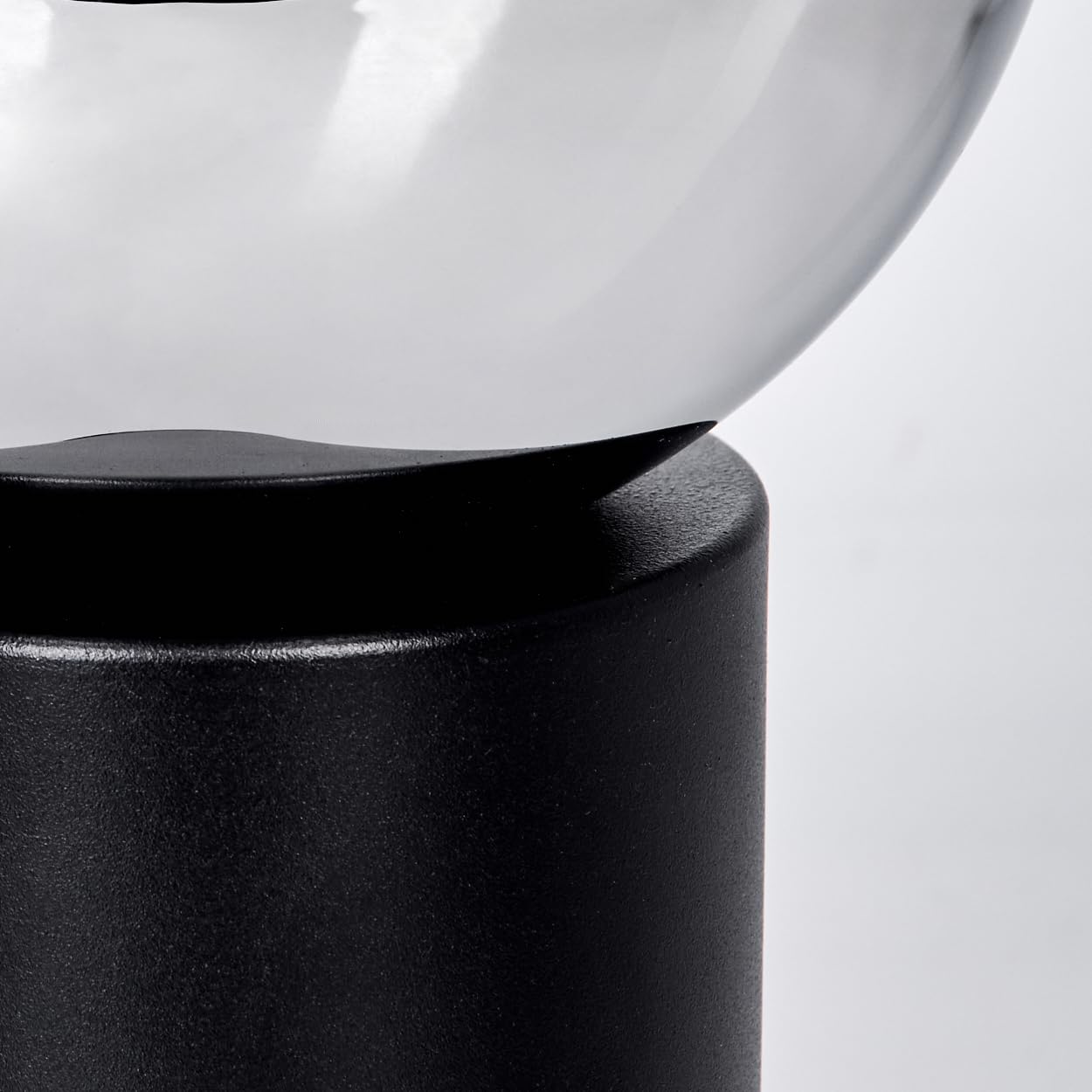 HOFSTEIN Lampe de table Gastor, en métal/verre noir/chrome/fumé/clair, lampe au design rétro/vintage avec abat-jour en verre (Ø 15 cm), E14, salon, chambre à coucher, couloir, bureau, chambre d'enfant