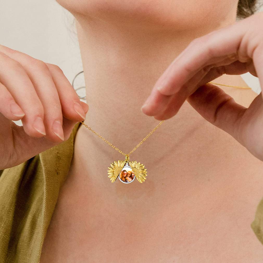 Custom4U Médaillon Porte Photo Femme Plaqué Or Jaune Collier Tournesol Personnalisable Pendentif Prénom Personnalisé Bijoux Fantaisie Cadeau Gravure Maman Femmes Enfant Fille