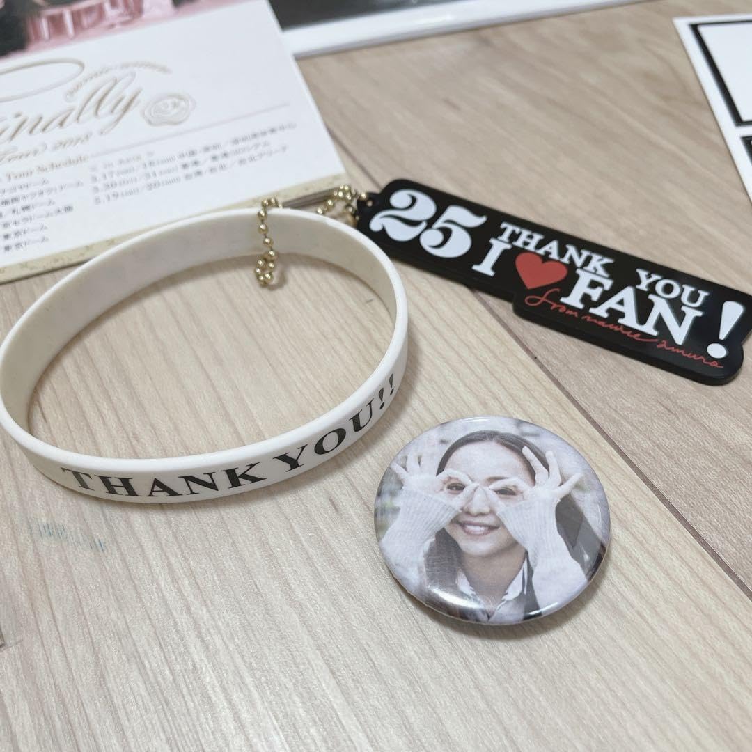 安室奈美恵さんグッズ　色々52点セット Amazon.co.jp: 安室奈美恵 グッズ 色々 : おもちゃ
