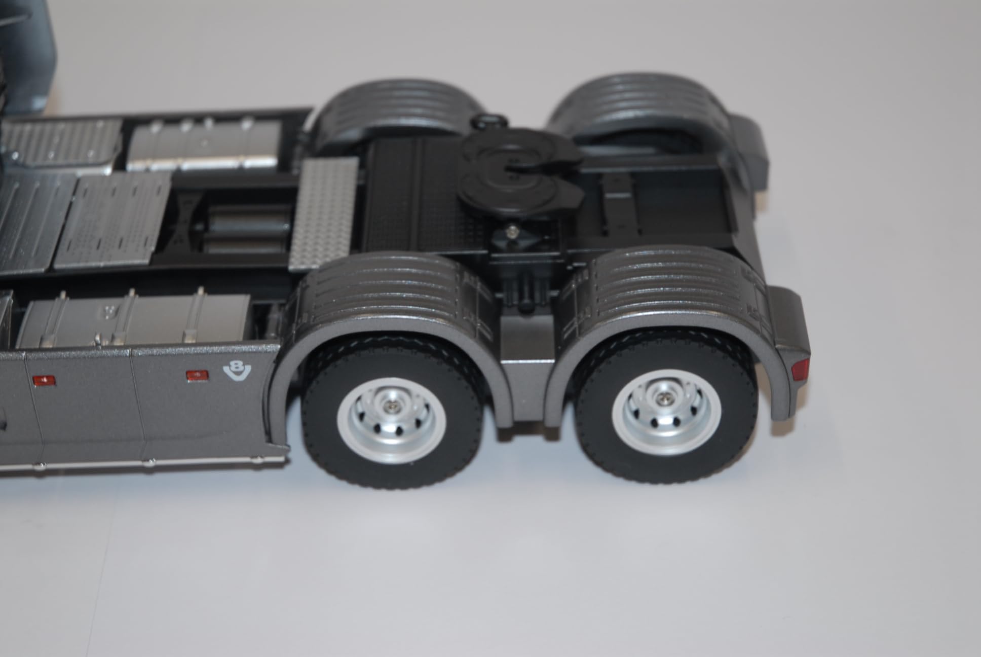 Camion RC 1/18 Huina 1501 Scania 770S V8 Grigio – 19 Canali 2.4 GHz con Luci e Suoni