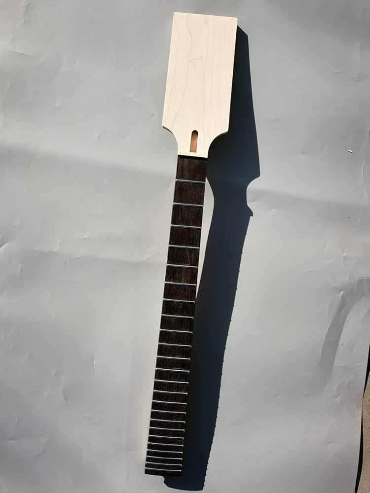 三味線 ミディアムネック - 革に​​破れはありません。 三味線 ミディアムネック - 革に​​破れはありません。 三味線