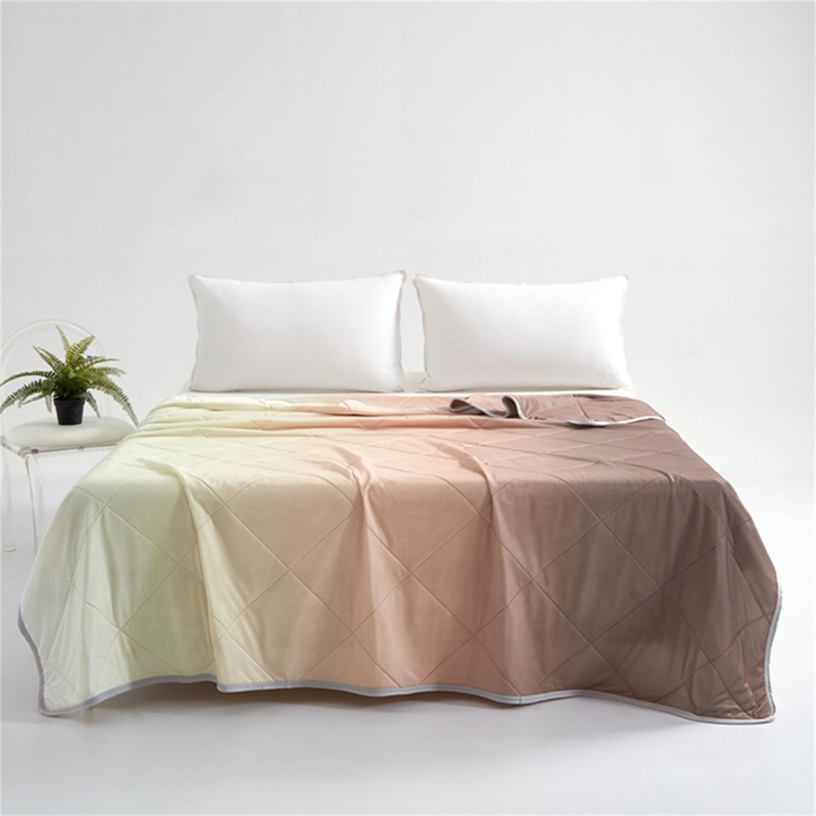 Odot Coverless Duvet Single Double King Size, Summer Quilted Duvet 2.5 Tog Cosy and Lightweight Quilt Breathable Cooling Bedspreads Quilted Throw for Beds (Gradient Brown,150x200cm)