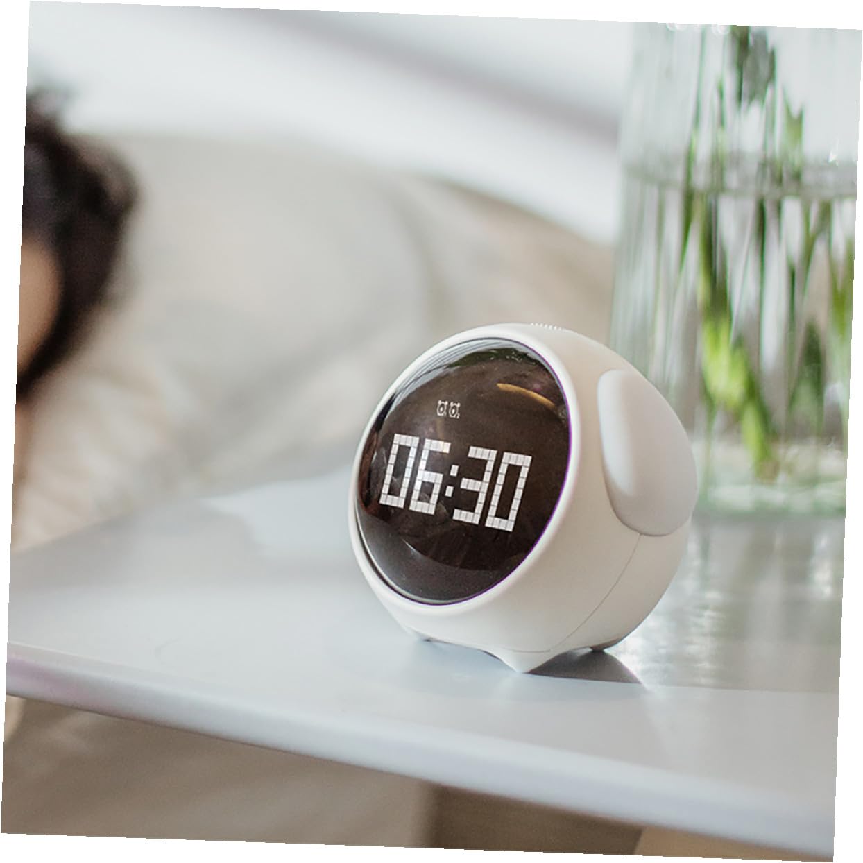 LED Wecker für Kinder mit Beleuchtung, Digitale Uhr mit Snooze, Weiß