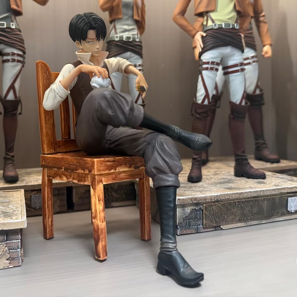 Levi Action Figure Levi Survey Corps Figura Seduta Sedia Posizione Statua Anime PVC Modello da Collezione Desktop Decorazione Regalo 19 CM