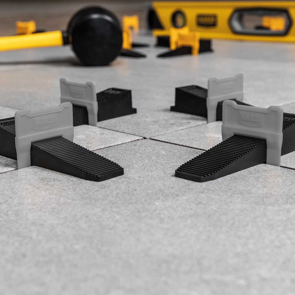 Hardy Working Tools - Système de nivellement pour carrelage 150 pièces, 2 mm - Kit de pose comprenant 50 cales et 100 clips
