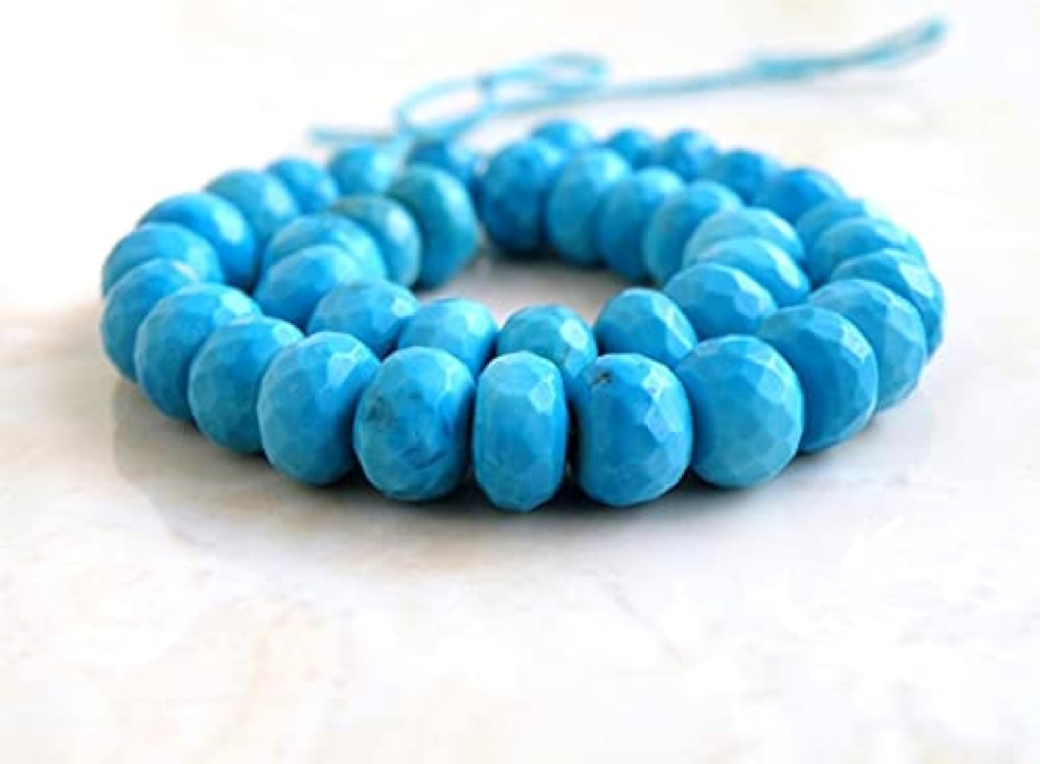 Howlite turquoise bleu rondelle facettée 8mm de LKBEADS en demi-rang de qualité supérieure