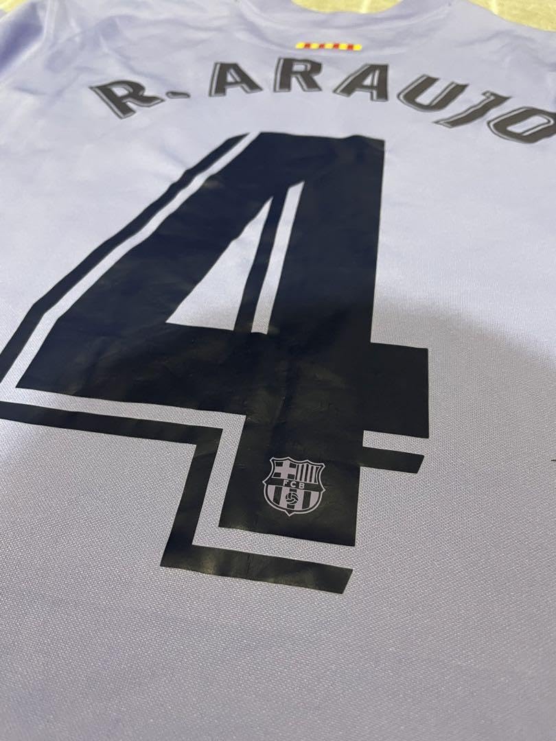 【直筆サイン】　アラウホ　FCバルセロナ　アームバンド Amazon.co.jp: ロナウド アラウホ 直筆サイン入り ユニフォーム