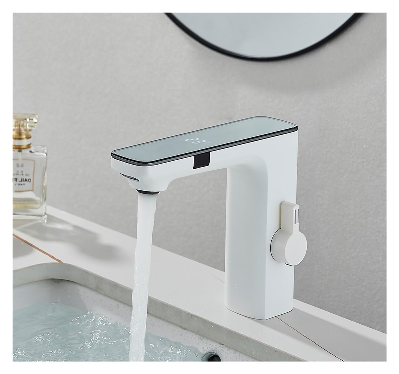 Robinet de salle de bain inductif eau chaude et froide pour une hygiène parfaite en famille