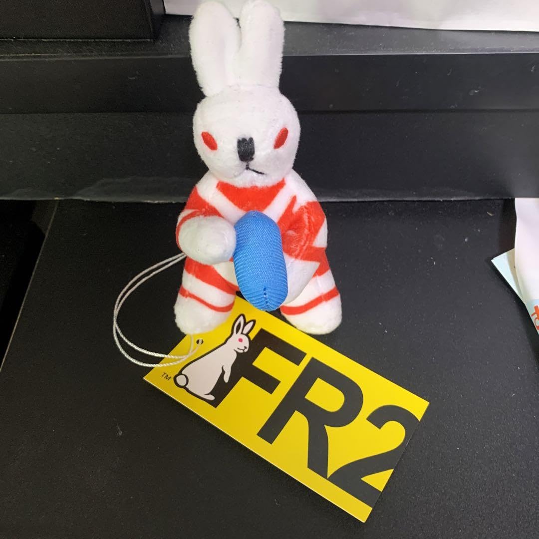 Amazon.co.jp: FR2 ラビット うさぎ 兎 キーホルダー BV : ファッション