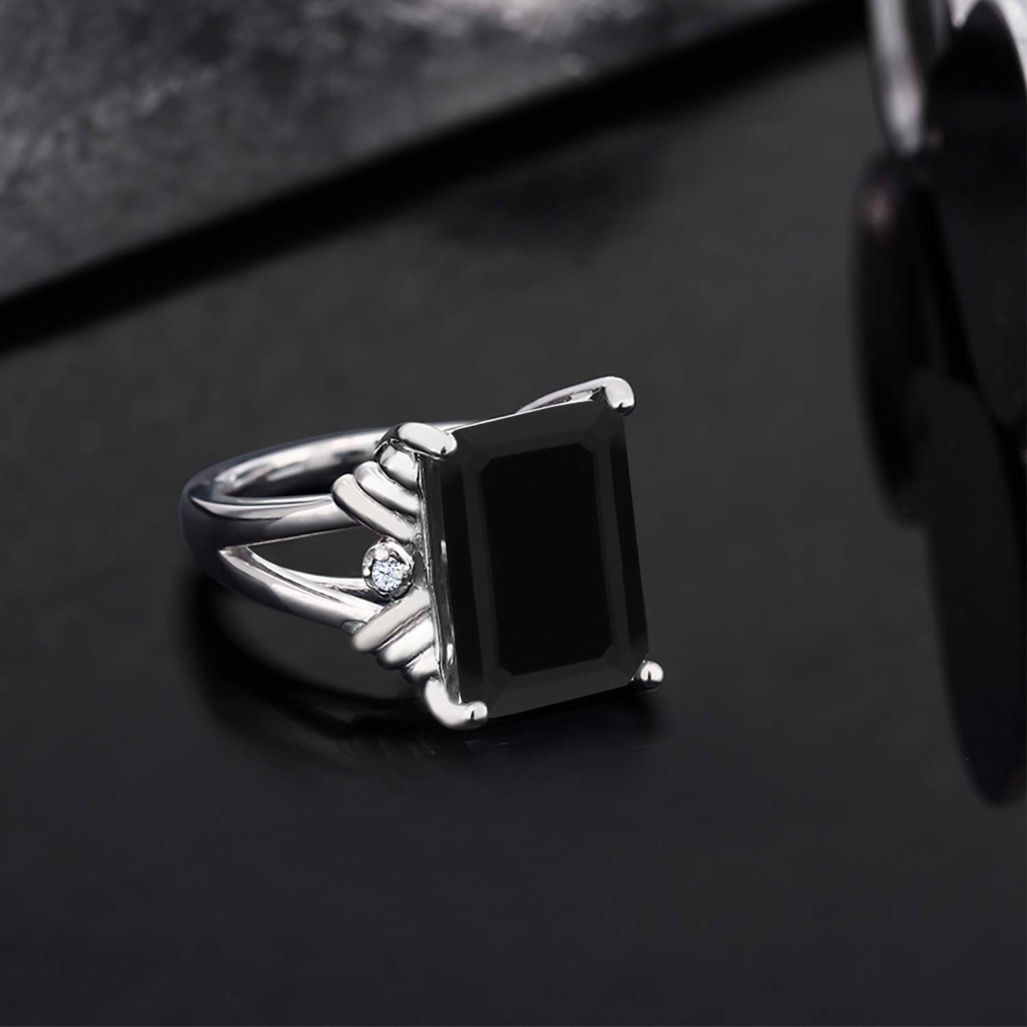 Anillo de compromiso de ónix negro y zafiro blanco de 6.43 quilates para mujer, plata de ley 925, piedra preciosa con piedra natal de diciembre, corte esmeralda de 0.55 x 0.39 pulgadas 5