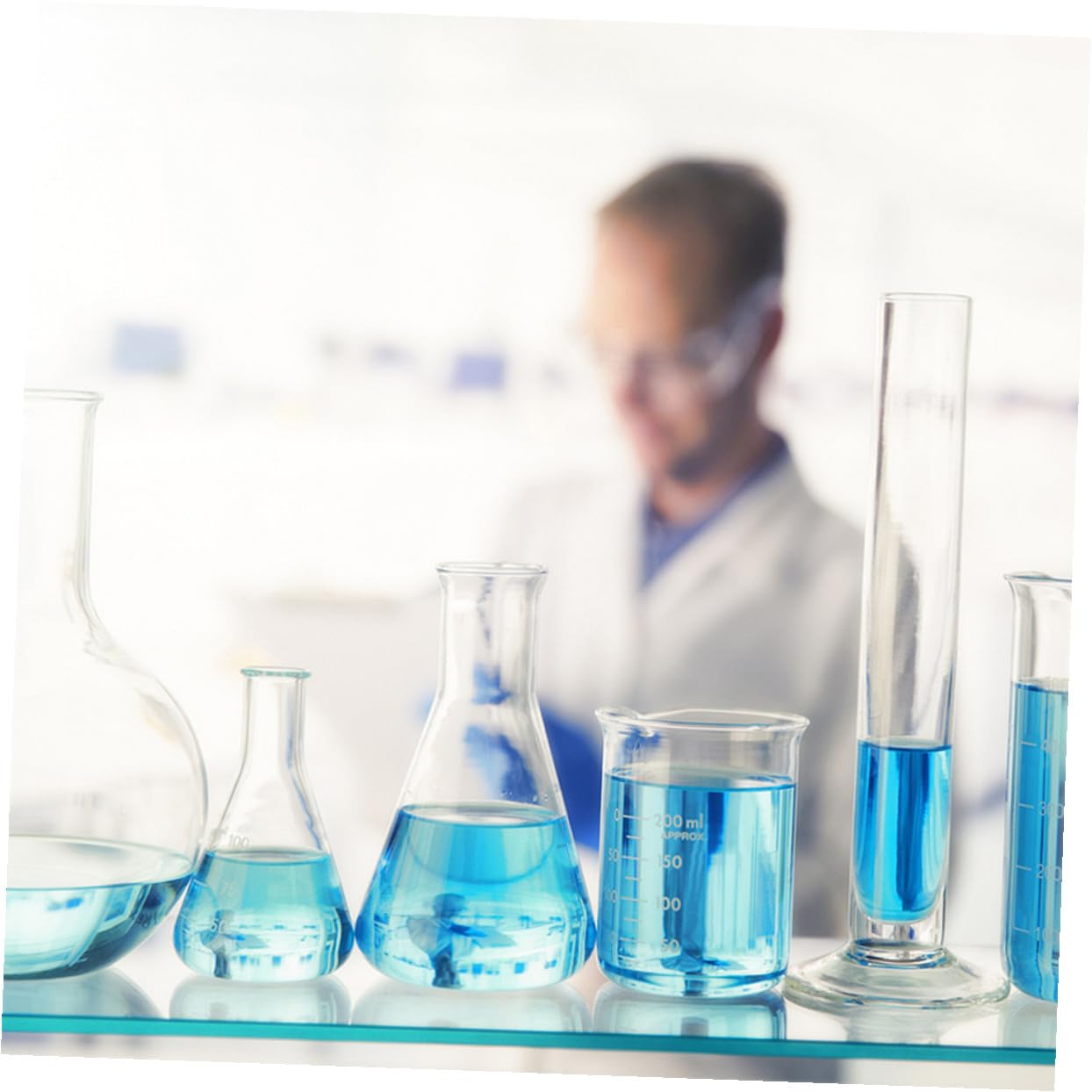IMIKEYA Juego de 4 Matraces de Vidrio de Borosilicato Forma Triangular y Cónica, Capacidad Estándar, Escala Clara y Seguro para Experimentos Escolares de Química