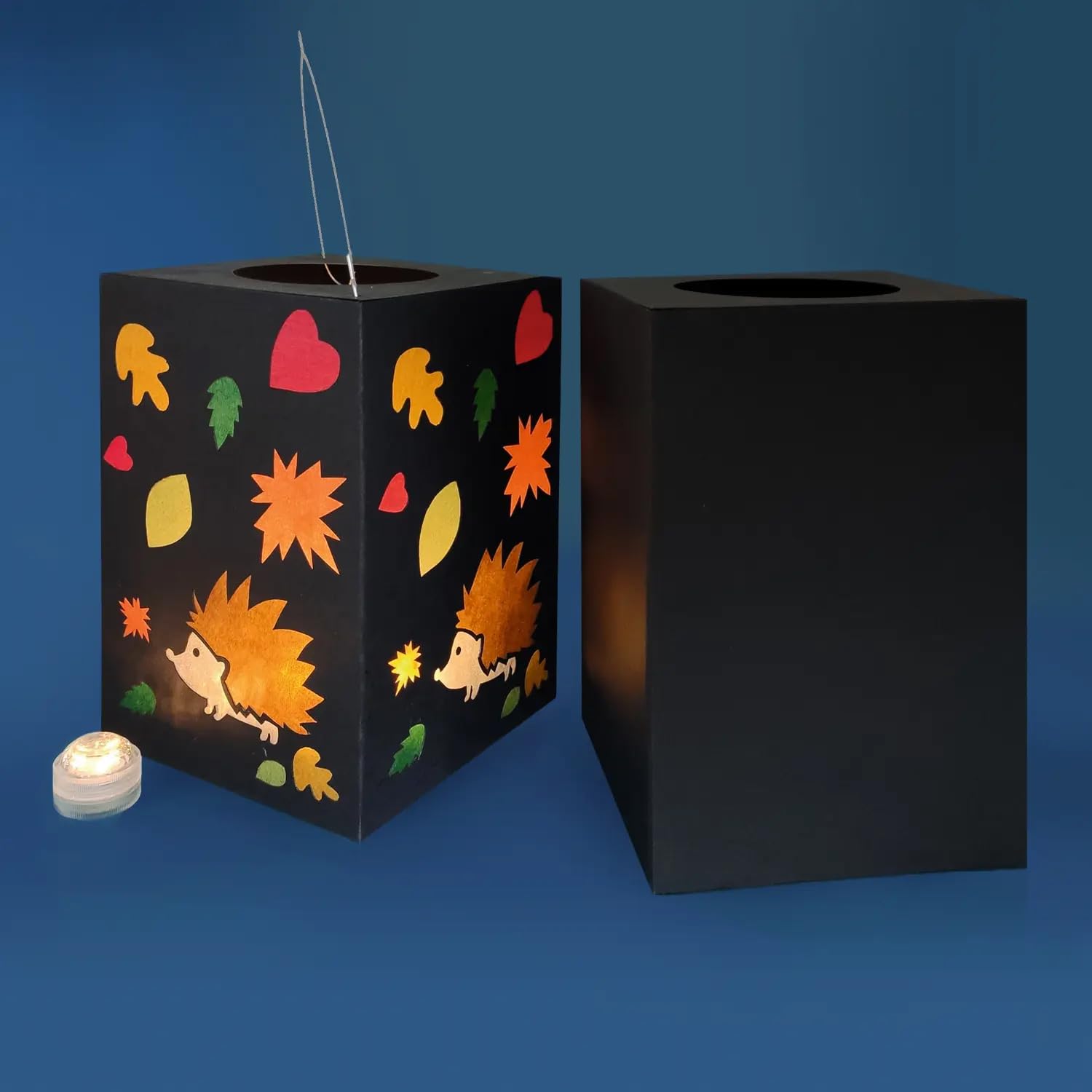 CREATIV DISCOUNT Laternen Komplettset für 25 eckige Laternen aus Fotokarton mit 25 Bogen sortierte Farben Transparentpapier 42g/qm, 25 Laternenbügel, Klassensatz Laternen zu Sankt Martin