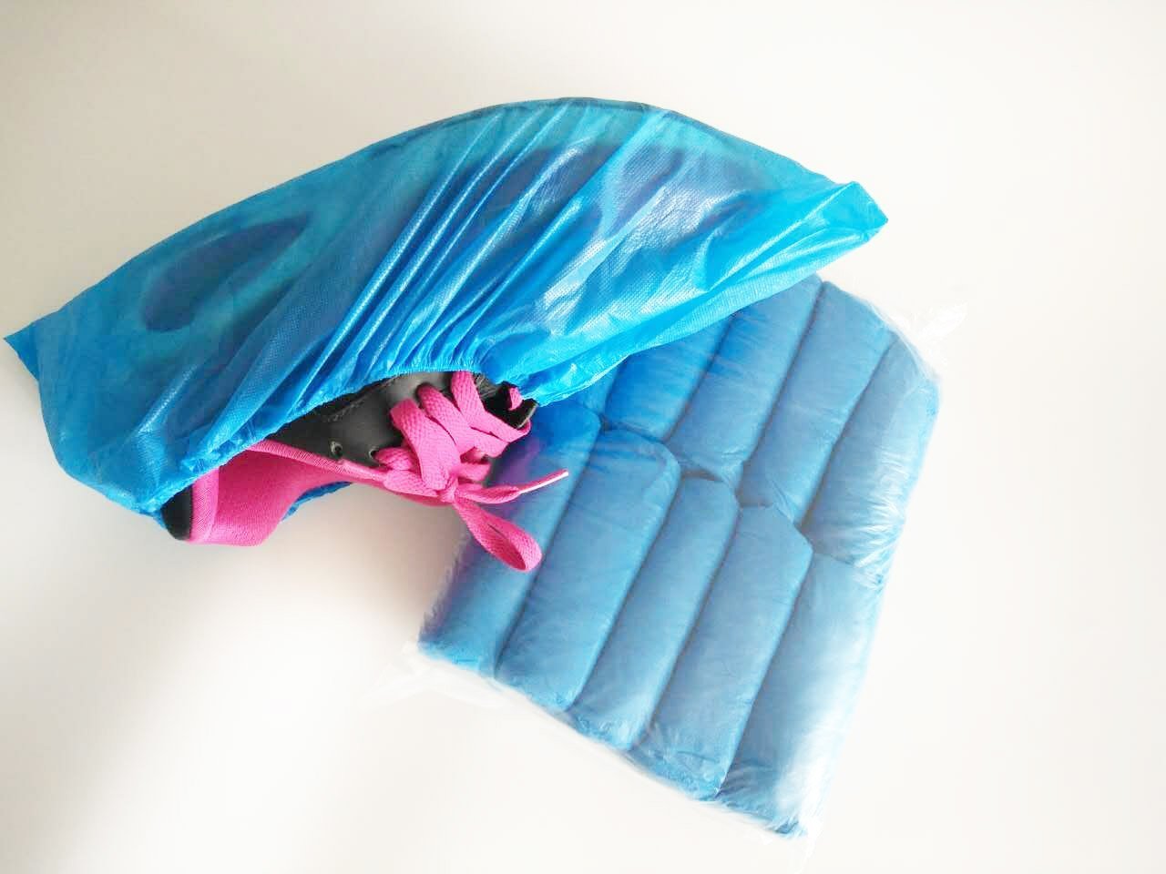 Copriscarpe usa e getta blu CPE (20 x 100 confezioni) 3 g per confezione