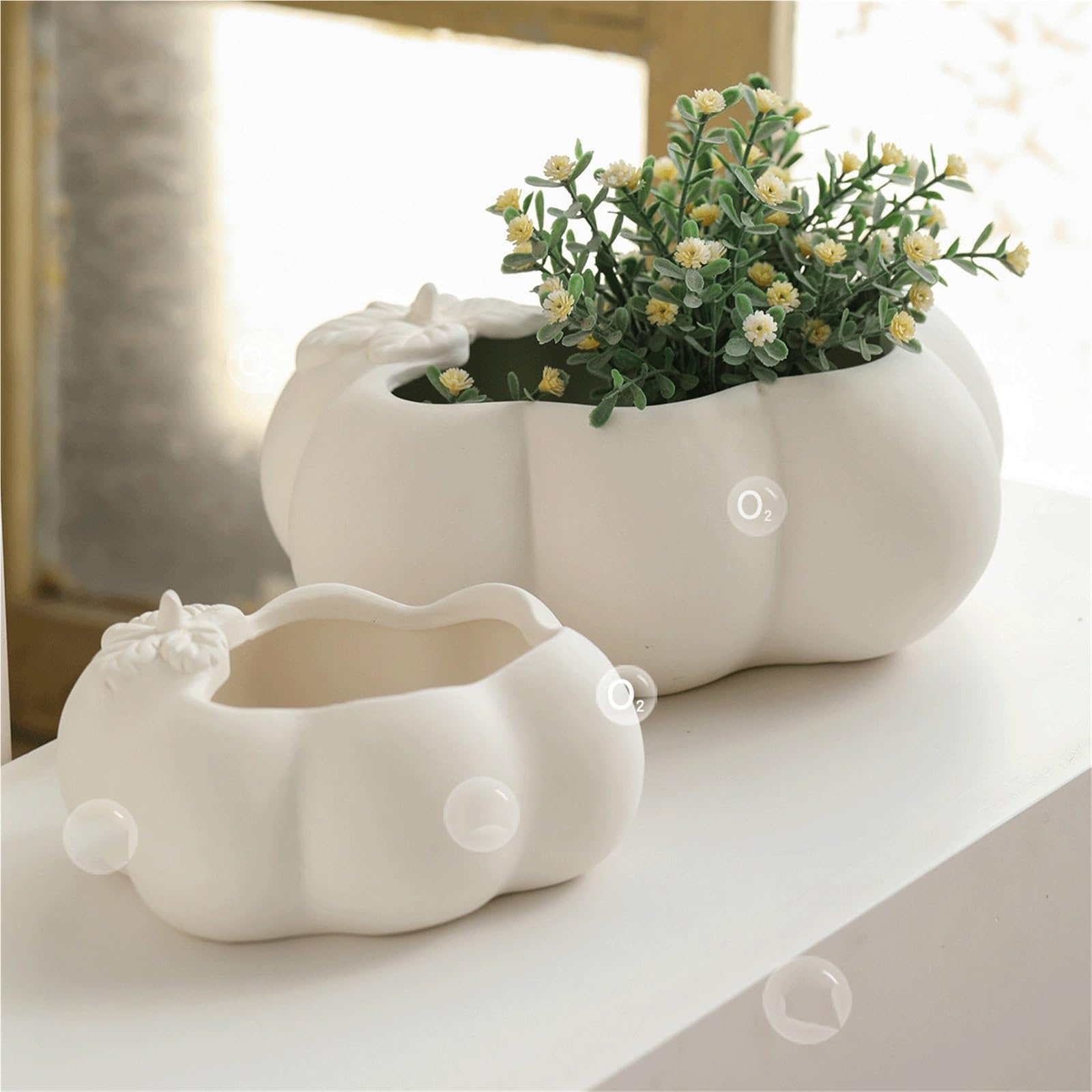 Doniczki A Plain Ceramic Flower Pot Made Of White Clay, Featuring A Marshmallow-shaped Design With Relief Patterns(Mały)