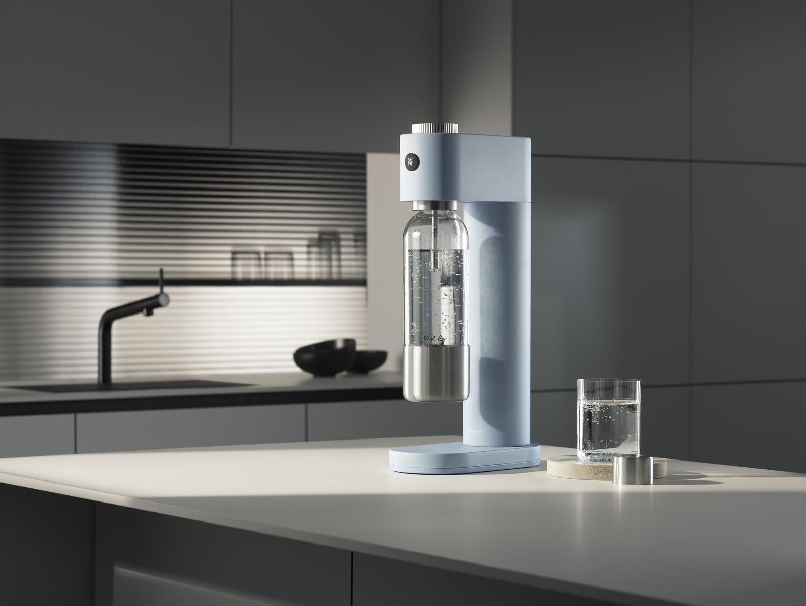 WMF Element One Machine à gazéifier entièrement automatique en acier inoxydable avec 3 niveaux de réglage, design peu encombrant, élégant Soda Maker & gazéificateur pour un plaisir pétillant, couleur