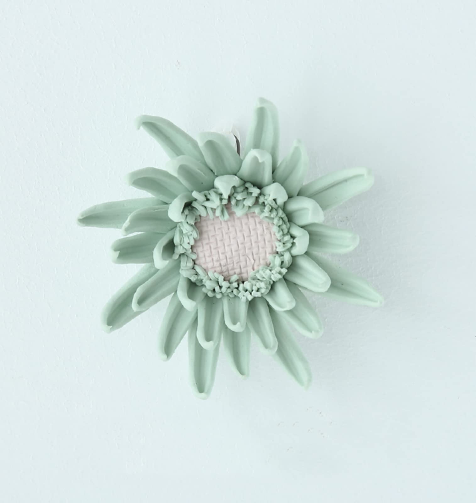 KJOLWHCQ Elegant Handcrafted Ceramic Flowers Green Chrysanthemum Sculpture Home Hanging 3D Wall Art Decor for Living Room Bedroom