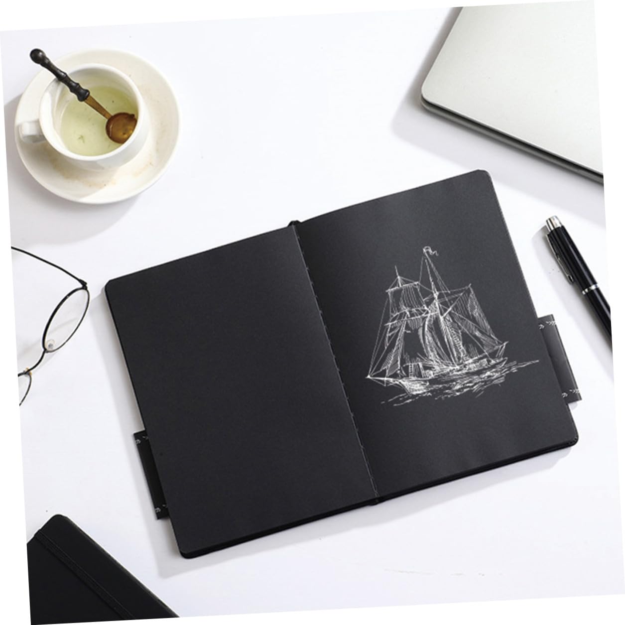 Quaderno di Carta Nera A5 senza Righe, Diario Creativo 200 Pagine Spesse per Schizzi e Appunti, Blocco Note Portatile per Disegno Artistico e Scrittura Diari