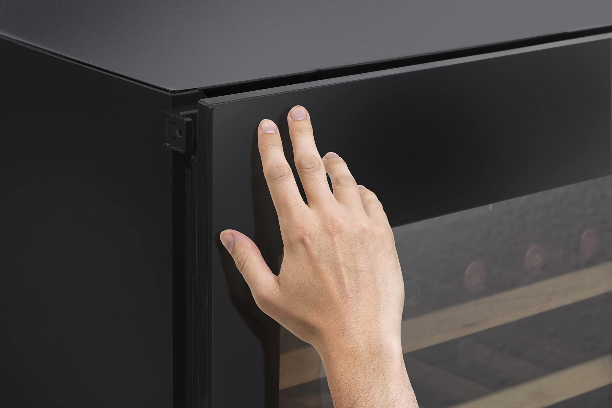 Caso WineDeluxe E 18 Einbau-Weinkühlschrank Kompressortechnik Touch-Bedienung Temperaturbereich 5-20 °C Schwarz