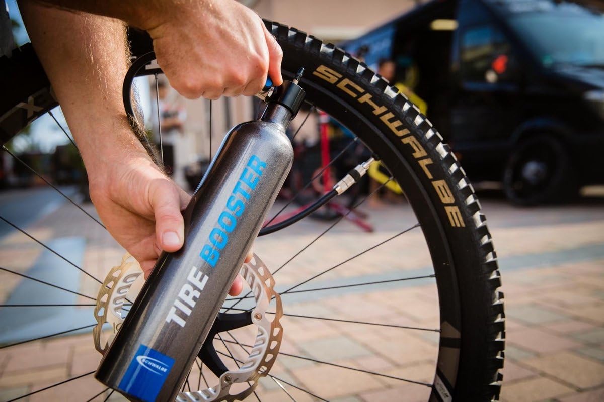 アクセサリー Schwalbe Tire Boothter Amazon.com : Schwalbe Tire Booster Tubeless Tire Inflator : Sports