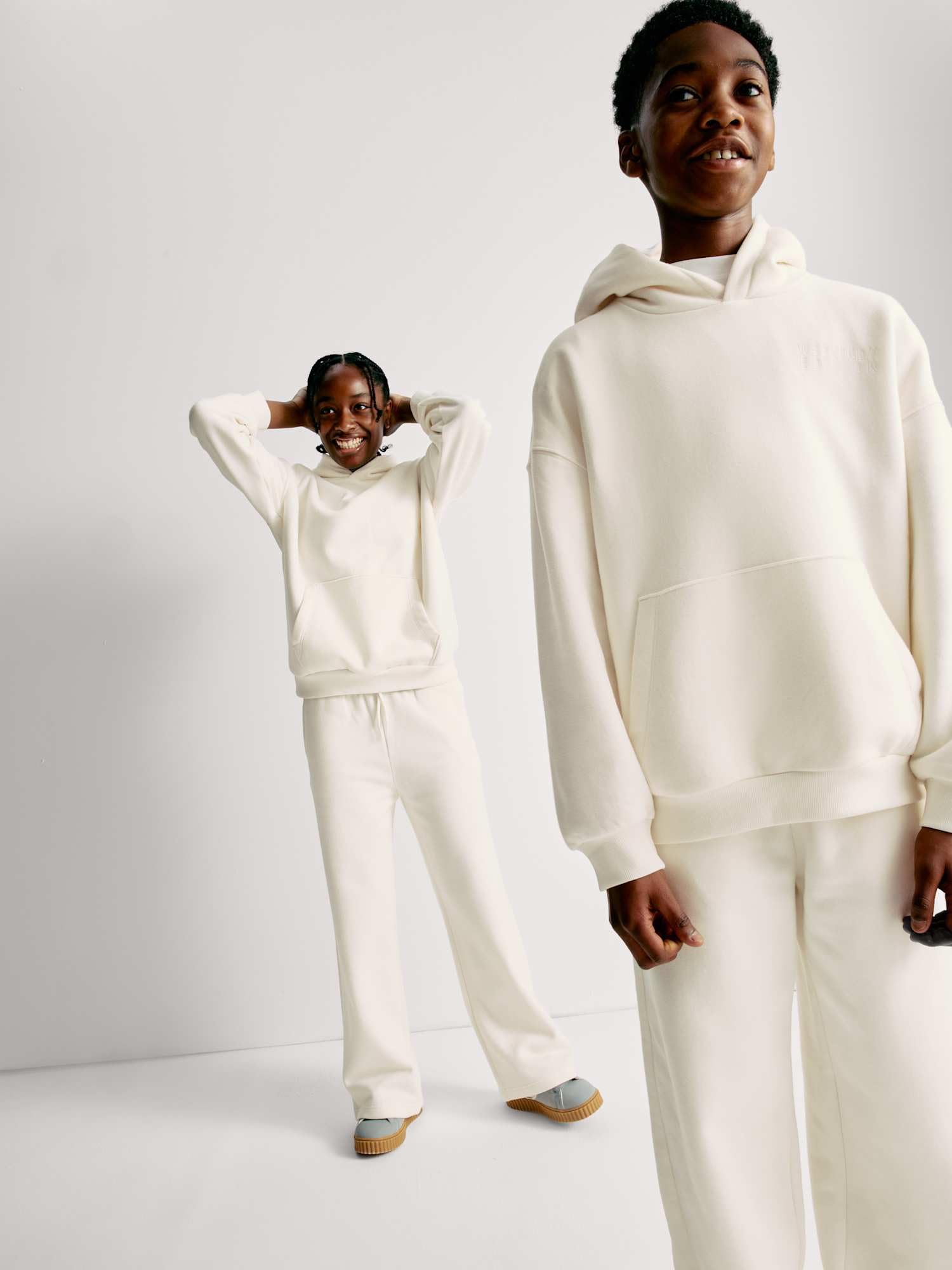 Marks & Spencer Jogging Jambes Larges Enfant à Haute Teneur en Coton, Mixte, Taille à Cordon
