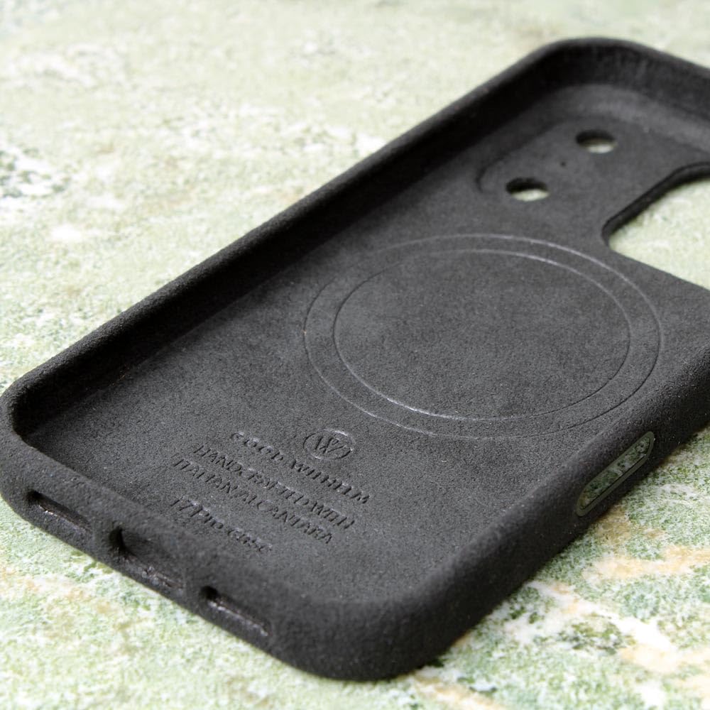 Alcantara Hülle für iPhone 17 Pro – Premium Case innen und außen aus Alcantara, Rundumschutz, Kamerataste, Qi2 kabelloses Laden, handgefertigt