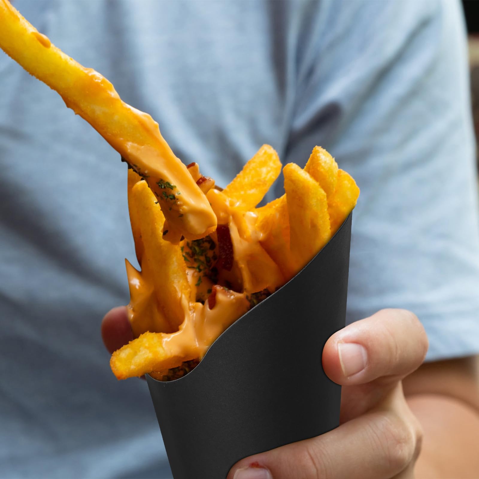 NUOBESTY 100 Pcs Tasses en Papier Noires 14oz à Ouverture Inclinée pour Frites et Snacks, Usage Facile et Pratique, pour Restaurants et Événements