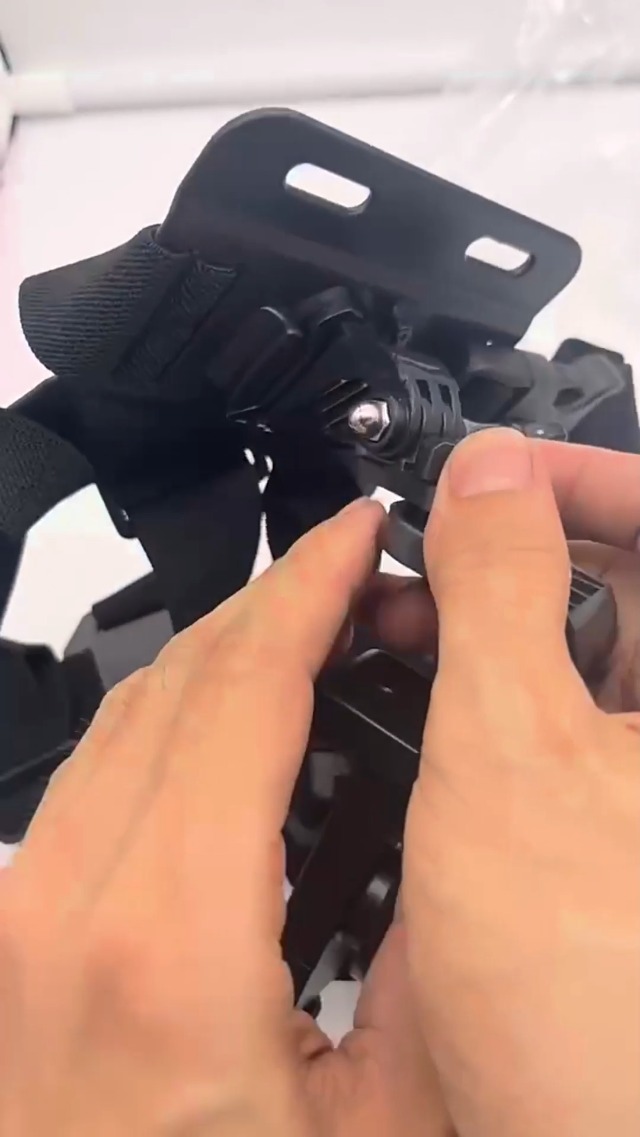 Supporto Pettorale Per Cellulare Con Clip A J - Regolabile, Per Action Cam E Smartphone 4-7 Pollici (360° Rotante)