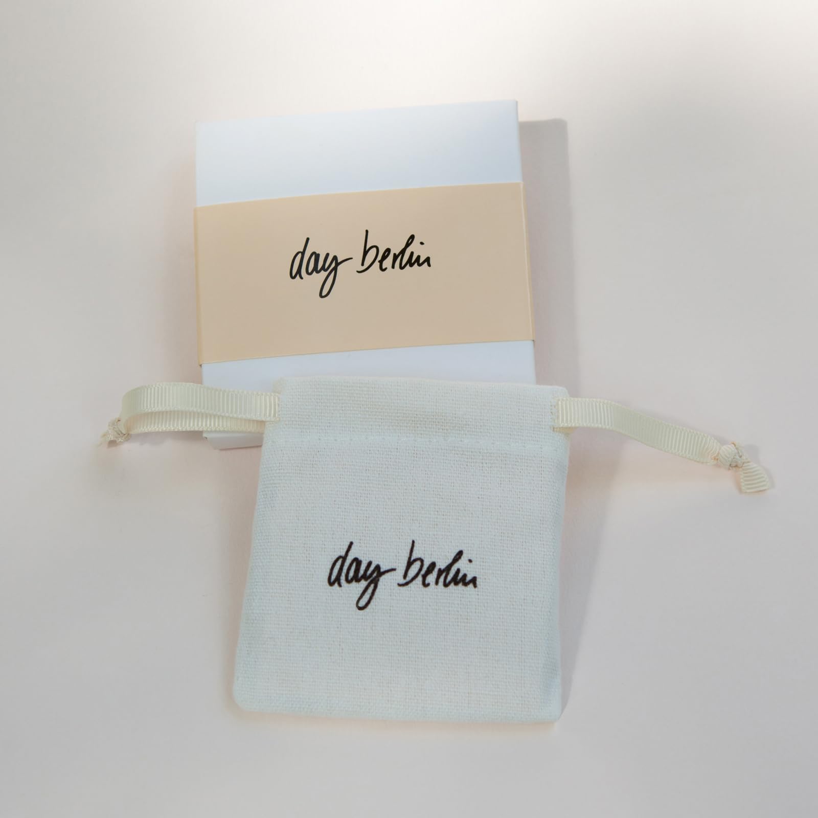 day.berlin Chaîne de cheville Twist pour dames, dorée à l'or fin 18k, chaîne de cheville torsadée 22cm + 5cm, longueur variable en acier inoxydable 316L, sans nickel et résistant à l'eau