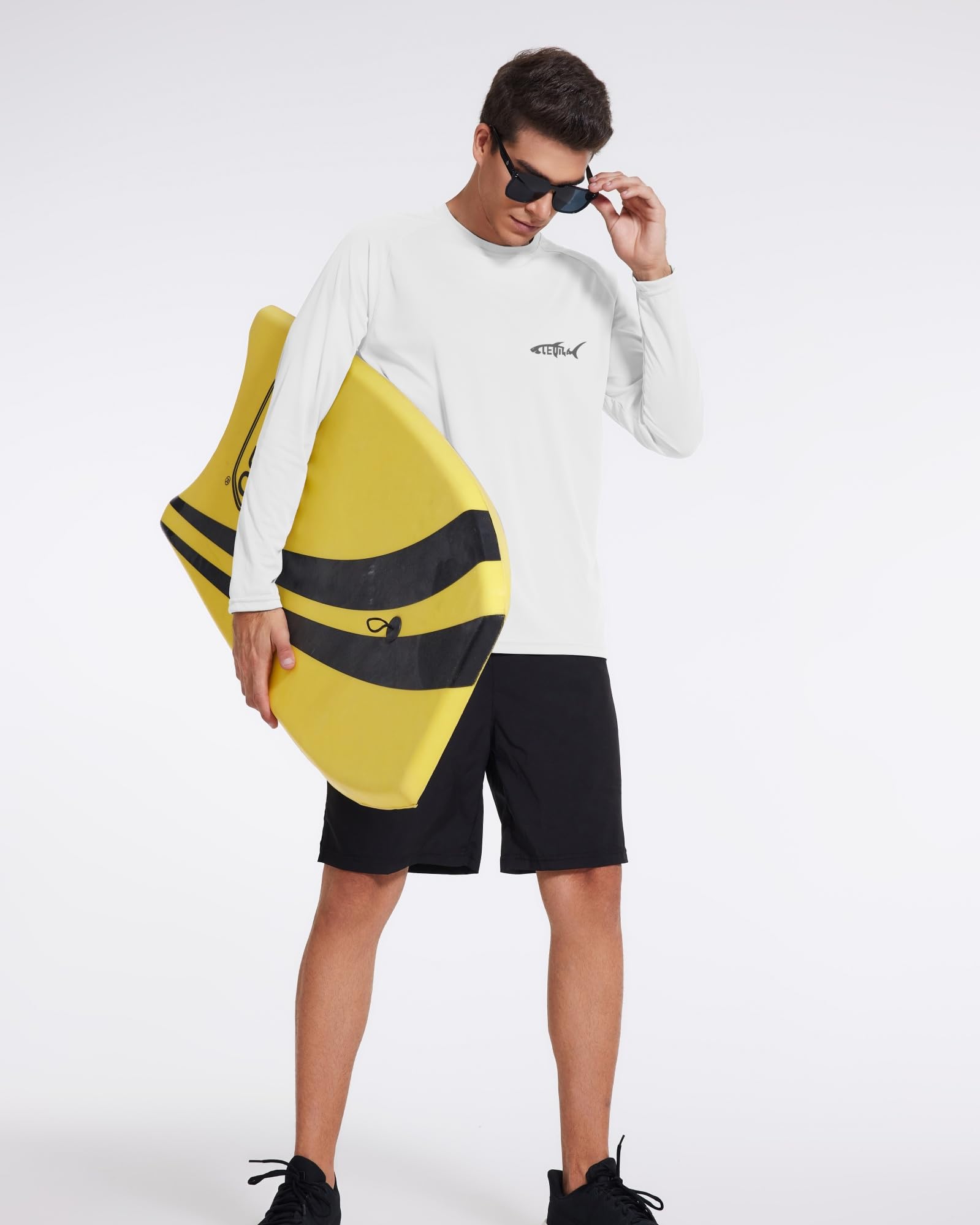 Marque : DEHORU T-Shirts à Manches Longues Rashguard UPF 50+ Anti UV Homme T-Shirt de Sport Séchage Rapide Maillot de Bain Hauts T-Shirts de Pêche pour Hommes in use