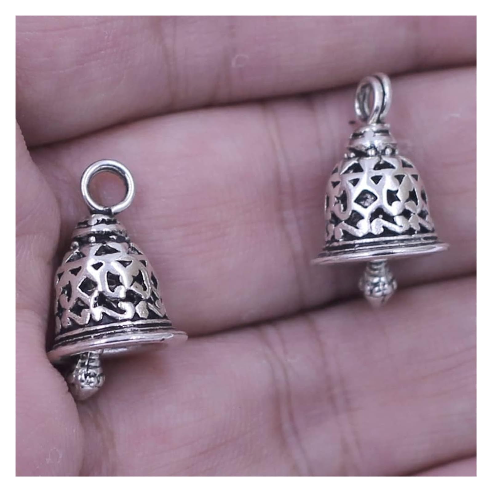 Campane artigianali, ornamenti for campane di Natale, campanelli artigianali, ciondolo for piccole campane di Natale, campana di Natale cava(15x11.5mm)