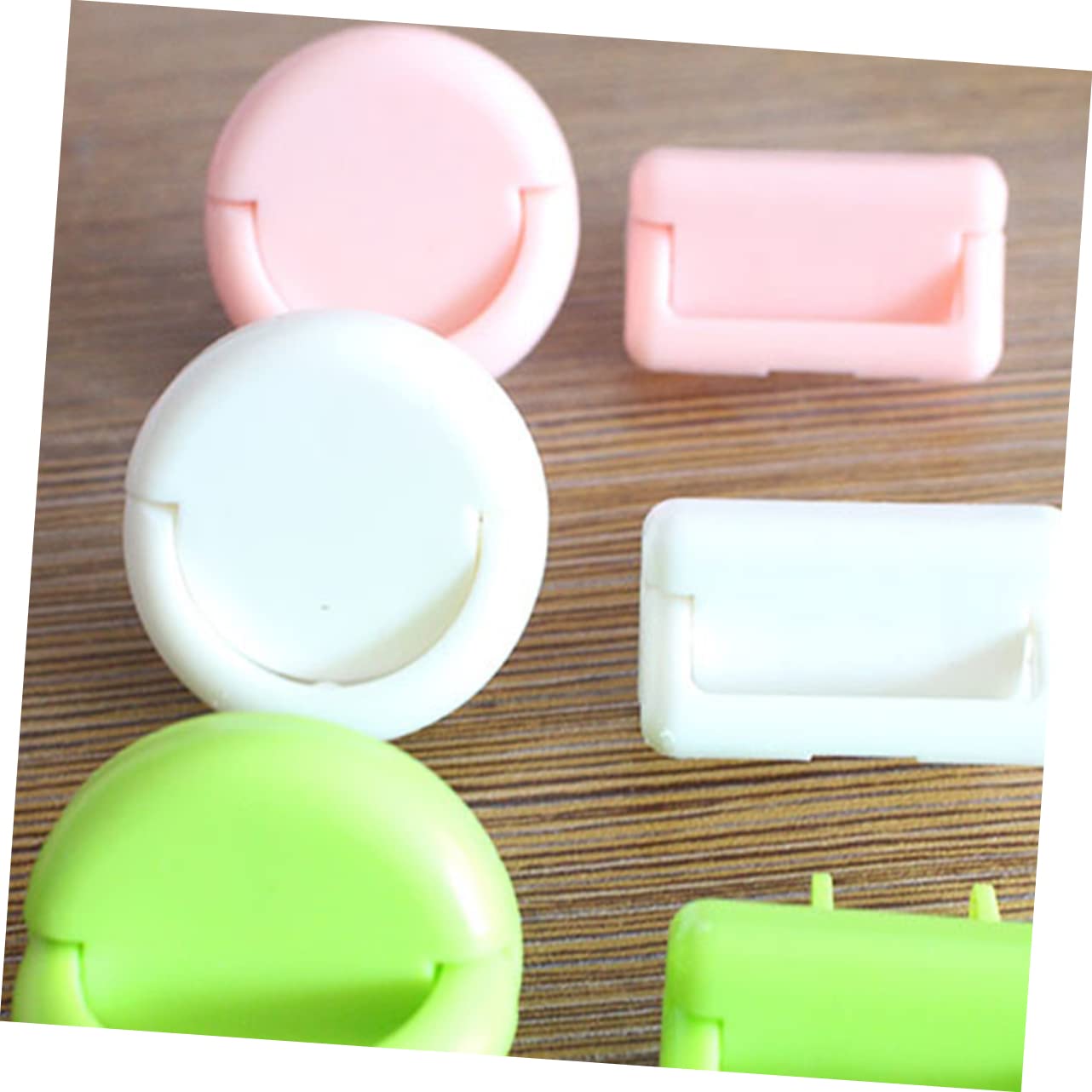 Kisangel Lot de 60 Cache-prises de Sécurité pour Bébés, Couvercle de Protection de Prise en Abs Blanc, pour Prises de Courant Électriques