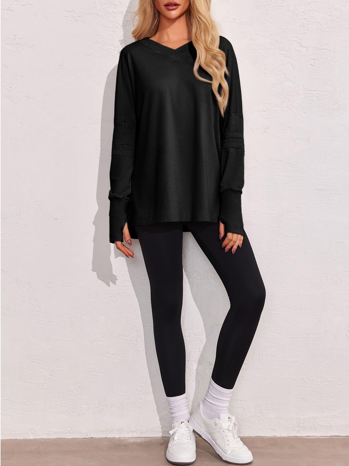 Tankaneo Top da donna a maniche lunghe da allenamento, oversize, con scollo a V, con spacco laterale, tuniche da palestra con fori per i pollici