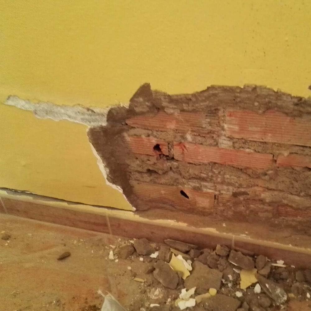 Capirsec 10L + 5 Cánulas. Barrera Líquida para Humedad por Capilaridad | Penetra en el muro y forma una barrera impermeable que bloquea la humedad ascendente y evita que vuelva a subir.