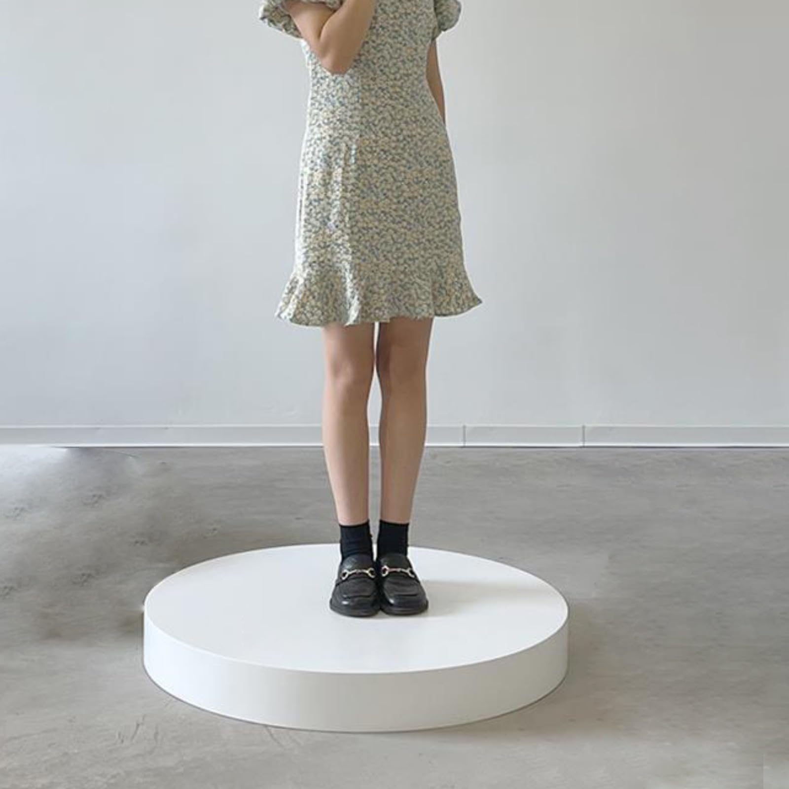 USZWBY Mannequins Display Platform Base, Cylinder Pedestal Stands- Round Countertops Step Plinths, Display Risers for Clothing Store & Bridal Shop（Natural-23.6x3.9in/60x10cm）