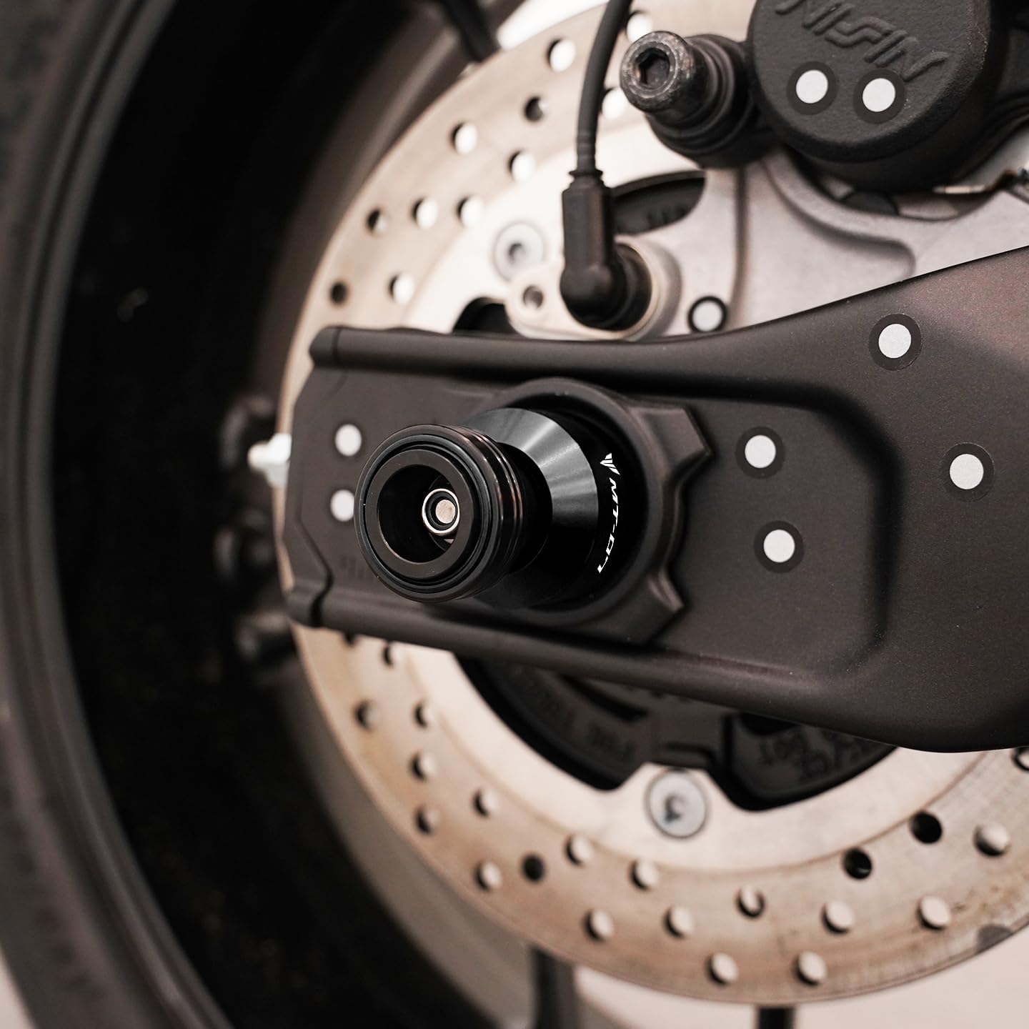 Motocicletta CNC Forcellone Bobine Cursore Supporto Viti Compatibile con MT07 MT 07 MT-07 FZ07 2014-2025 FZ 07 FZ-07 Protezione asse ruota posteriore mt07 2024 2025 2026
