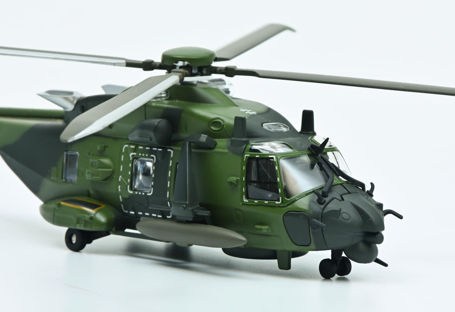 Schuco 1:87 Airbus NH 90 BW Camo - Hochwertiges Diecast Modell im Maßstab 1:87, Modellauto, 1:87, Militär, Sammlermodell, Diorama